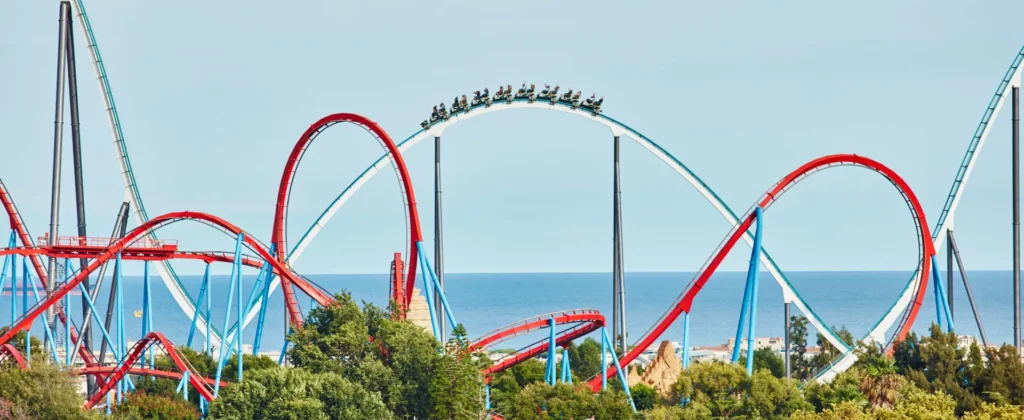 Immagine che ritrae una delle attrazioni di Portaventura. Image portraying one of Portaventura's attractions.